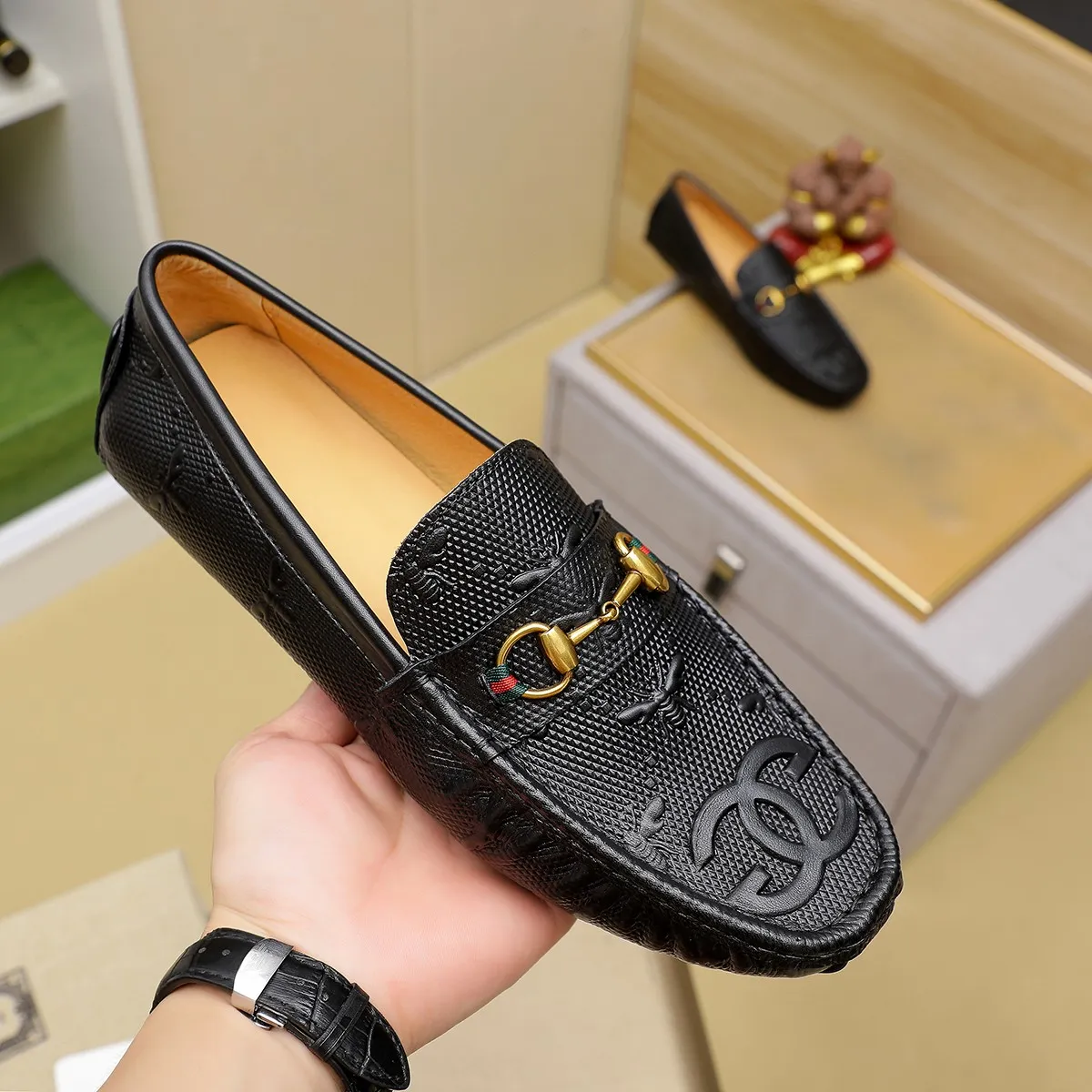 Men's shoes💰380💰🕷🕷️【 GUCCI 】Gucci's best-selling trendy men's casual slip-on shoes 🇨🇳Official website original 1:1 mold 💯Original quality, fine workmanship ☘Fashionable and versatile, perfect shape, comfortable on the feet 🍓Trendy men's recommended model, imported cowhide on the top layer 🎋High-quality pigskin lining, rubber wear-resistant and non-slip outsole, high-end atmosphere, worth owning 🍉Optional 38-44